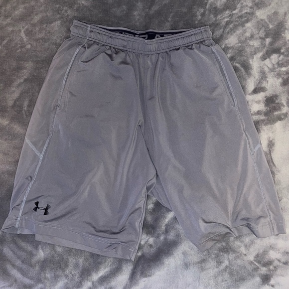 Grey under armour athletic shorts - Picture 1 of 4